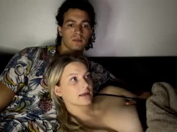 couple Sexy Cam Girls In Bikinis with chulo33333