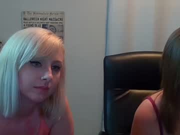 couple Sexy Cam Girls In Bikinis with sk1910