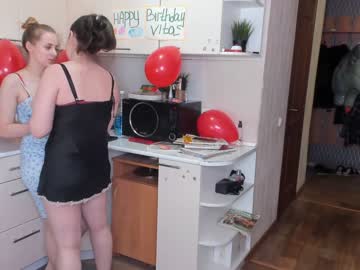 couple Sexy Cam Girls In Bikinis with _pinacolada_