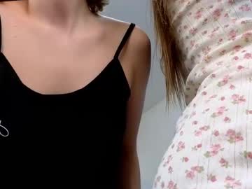 couple Sexy Cam Girls In Bikinis with sweetestsunshine_