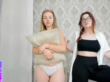 couple Sexy Cam Girls In Bikinis with normaduell