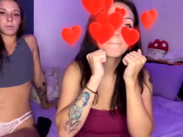 couple Sexy Cam Girls In Bikinis with mamakinchen24