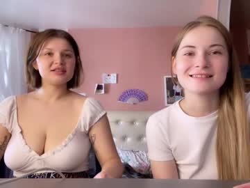 couple Sexy Cam Girls In Bikinis with angry_girl
