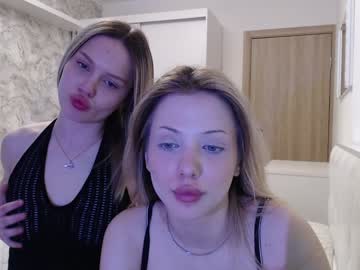 couple Sexy Cam Girls In Bikinis with alice_nika