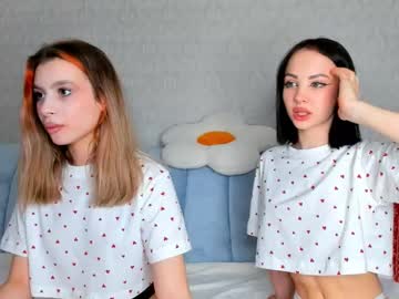 couple Sexy Cam Girls In Bikinis with misseliss