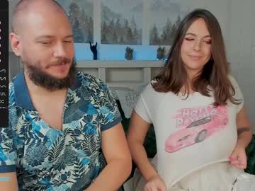 couple Sexy Cam Girls In Bikinis with coon_and_foxxx
