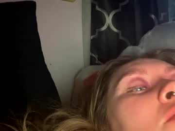 couple Sexy Cam Girls In Bikinis with edmcouplee