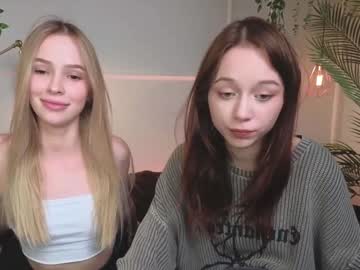 couple Sexy Cam Girls In Bikinis with dontoke_