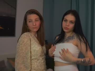 couple Sexy Cam Girls In Bikinis with randigrandy