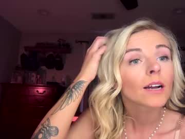 couple Sexy Cam Girls In Bikinis with garrett_1320