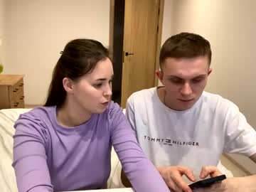 couple Sexy Cam Girls In Bikinis with sescouple
